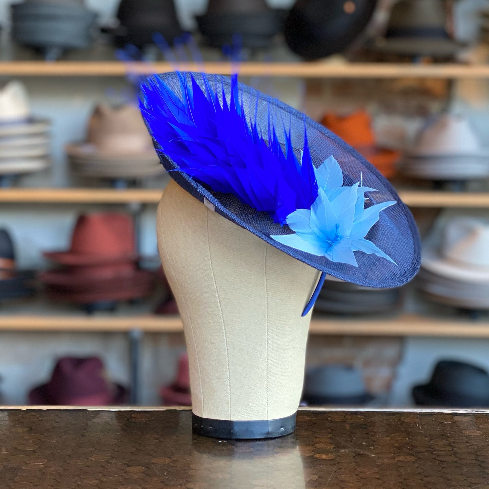 Gin Daisy Fascinator display picture 3