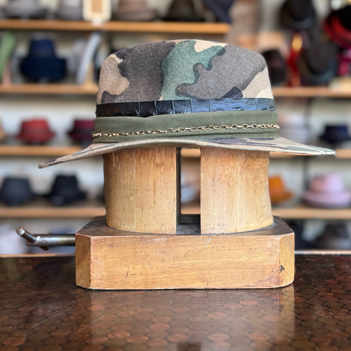 Camo Superpinch Fedora