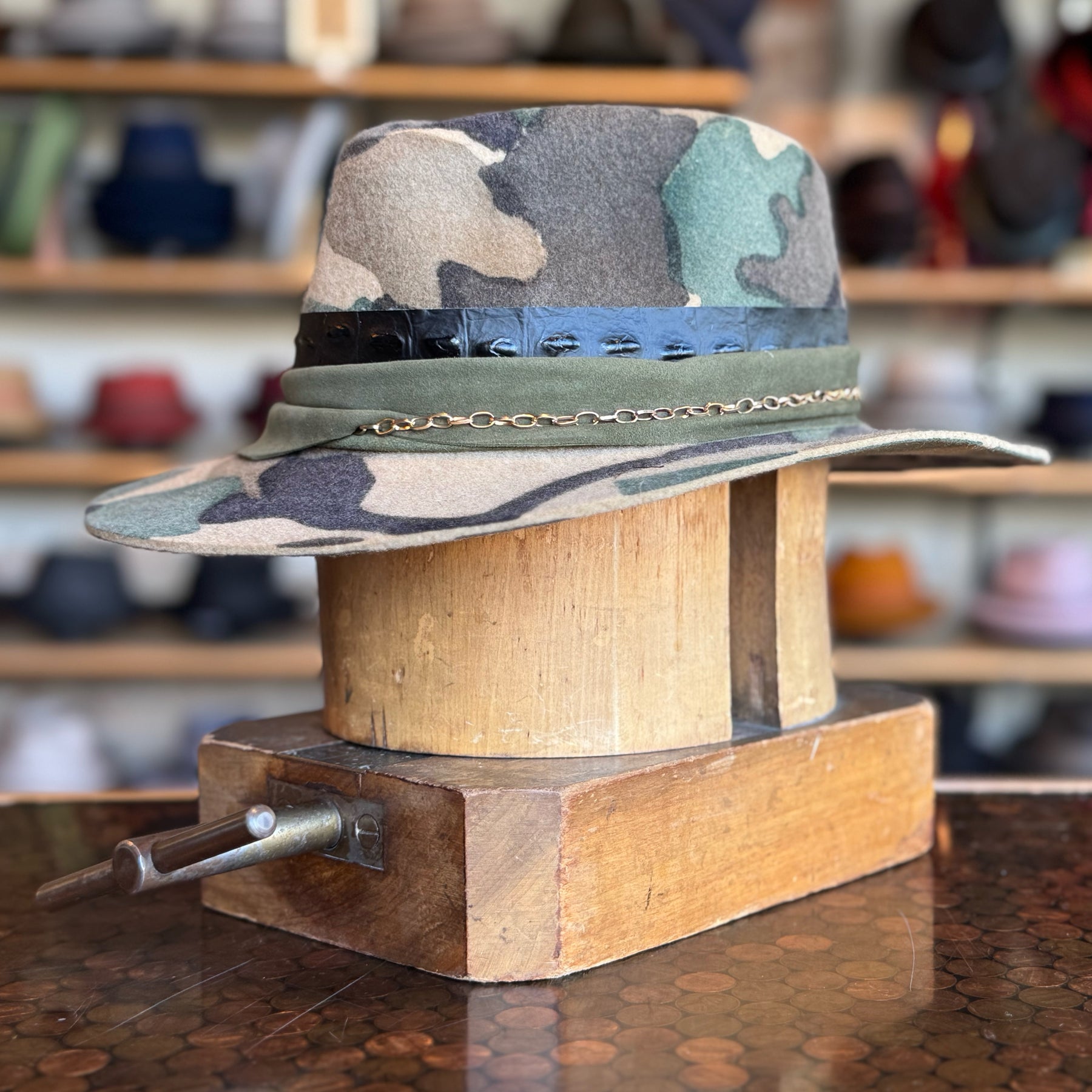 Camo Superpinch Fedora