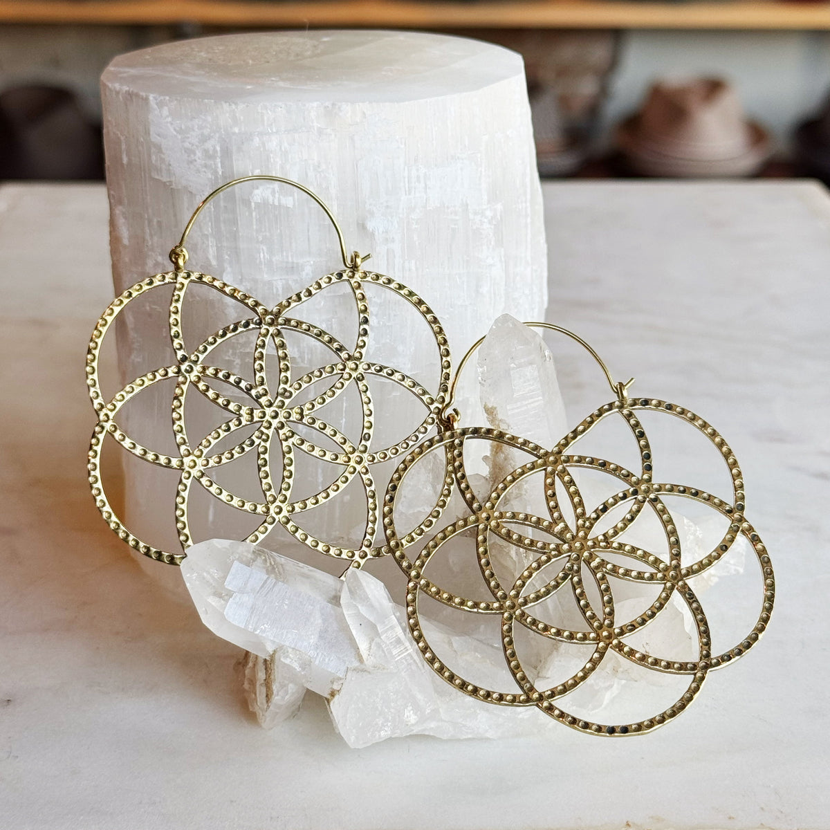 Intertwined Hoop