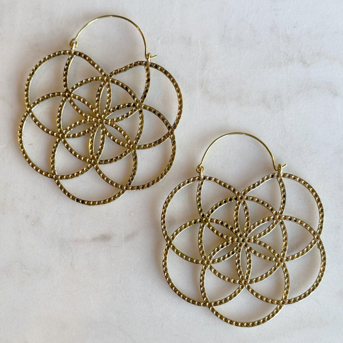 Intertwined Hoop