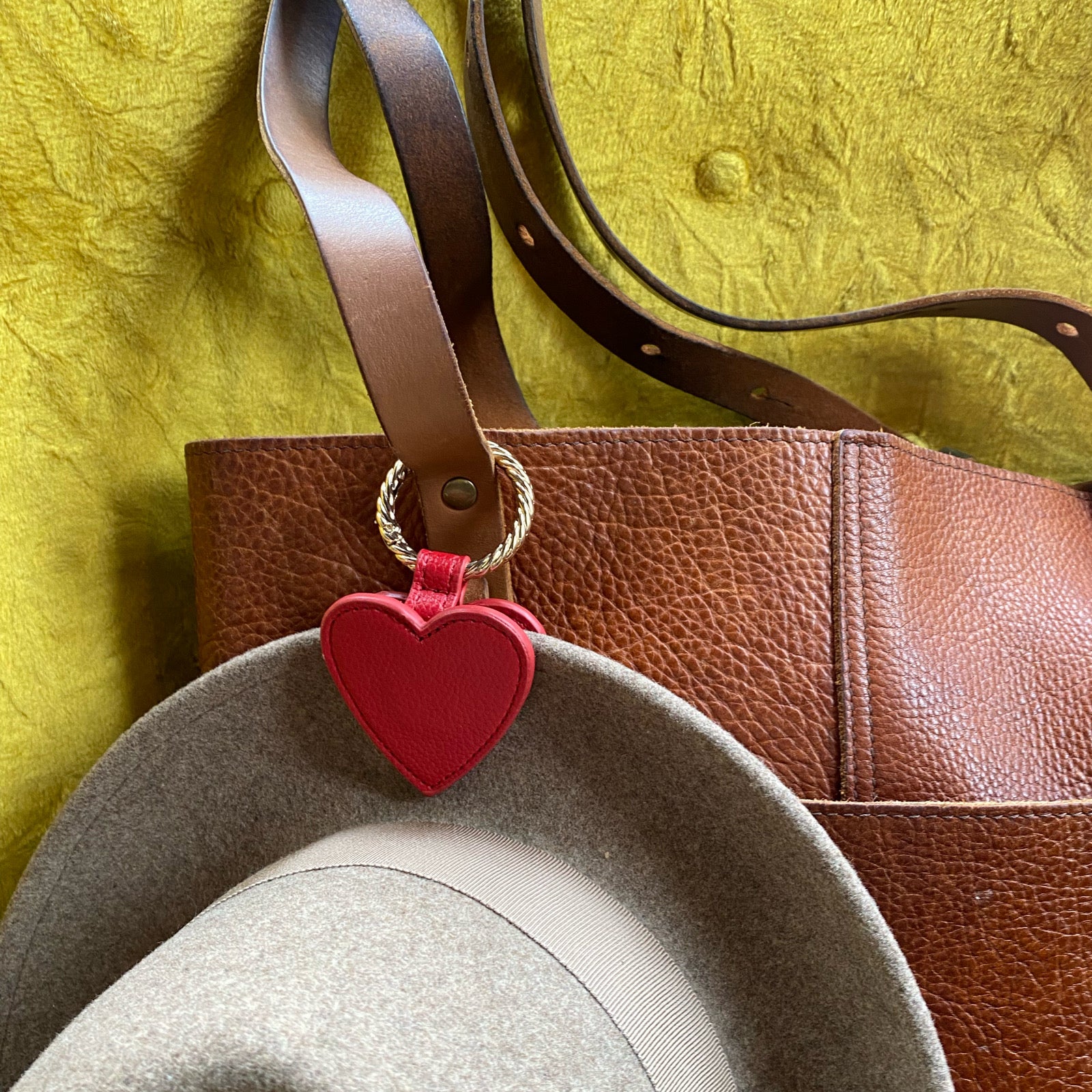 Heart-shaped Magnetic Hat Holder