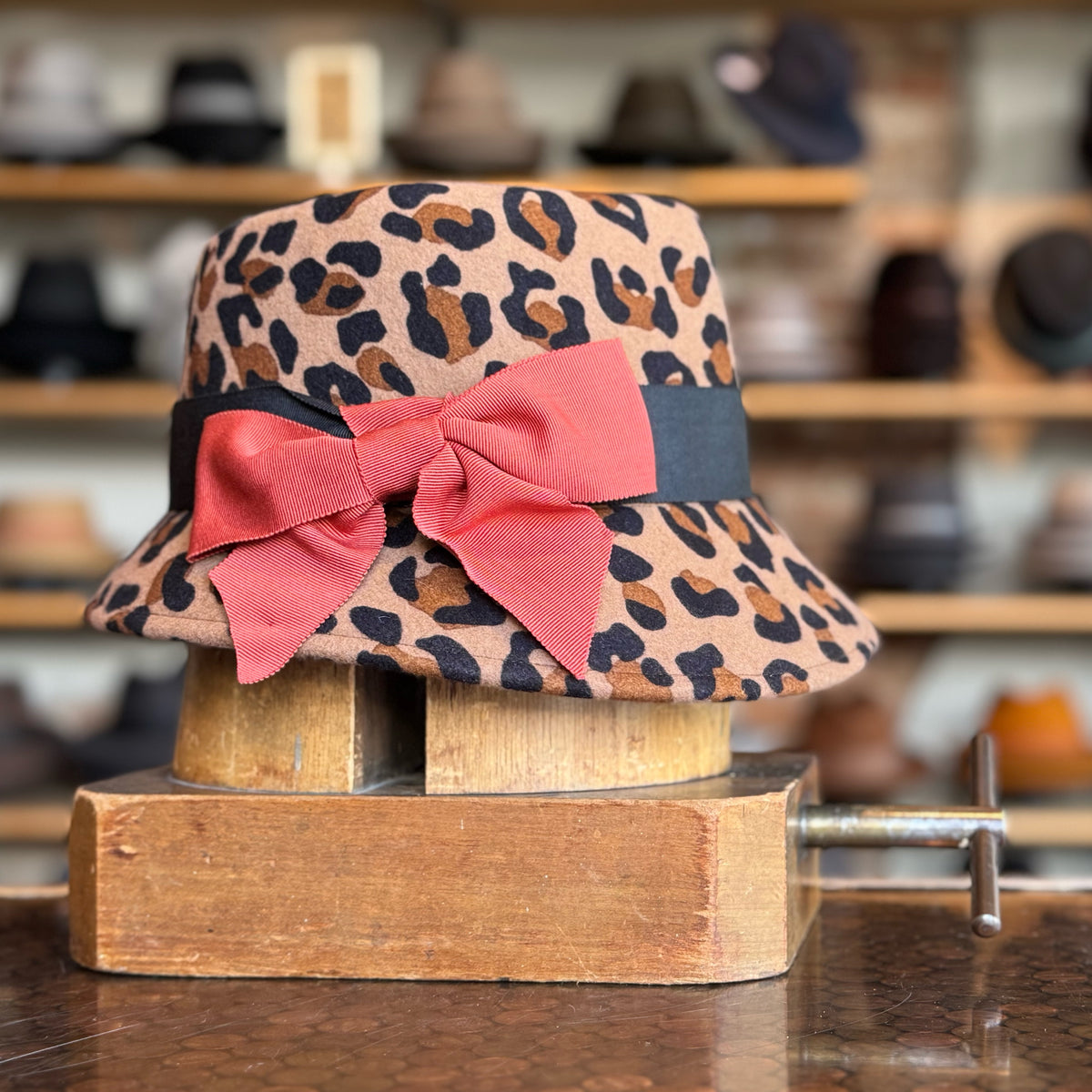 Special Edition Leopard Pinky