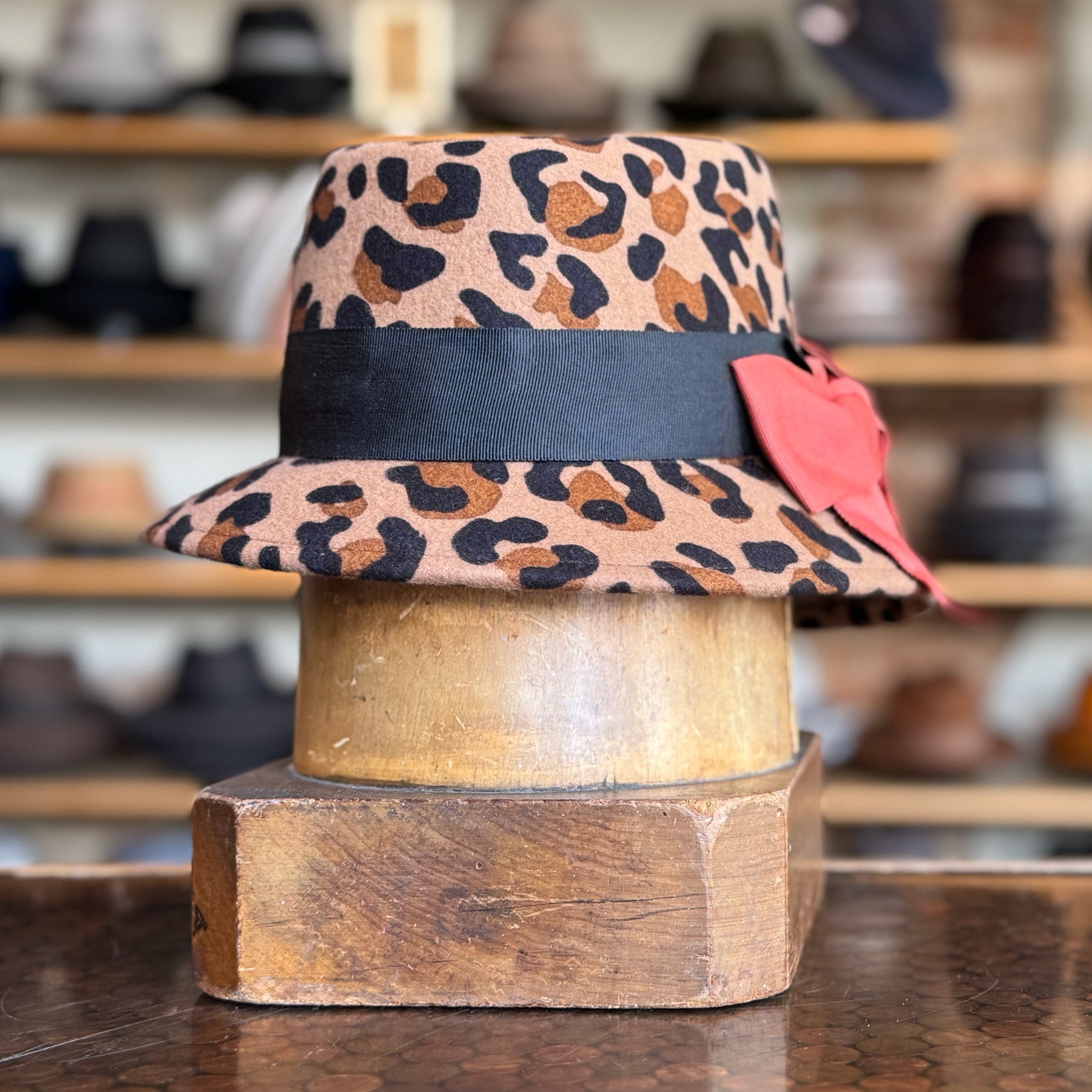 Special Edition Leopard Pinky