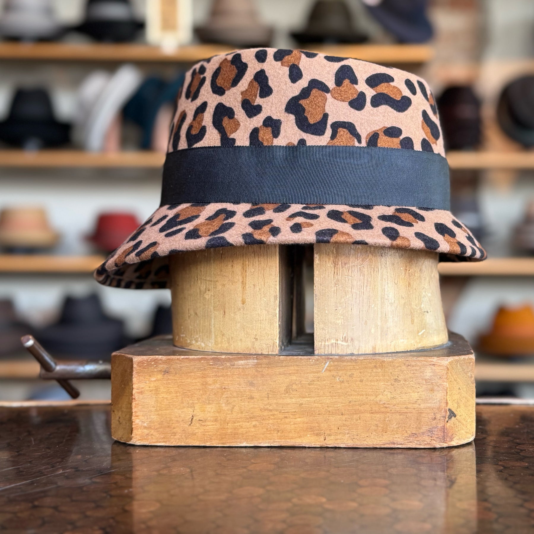 Special Edition Leopard Pinky