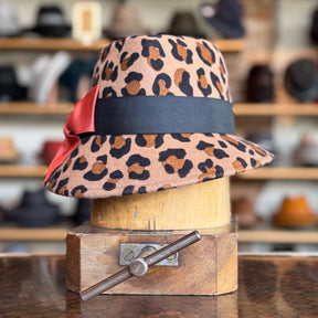 Special Edition Leopard Pinky