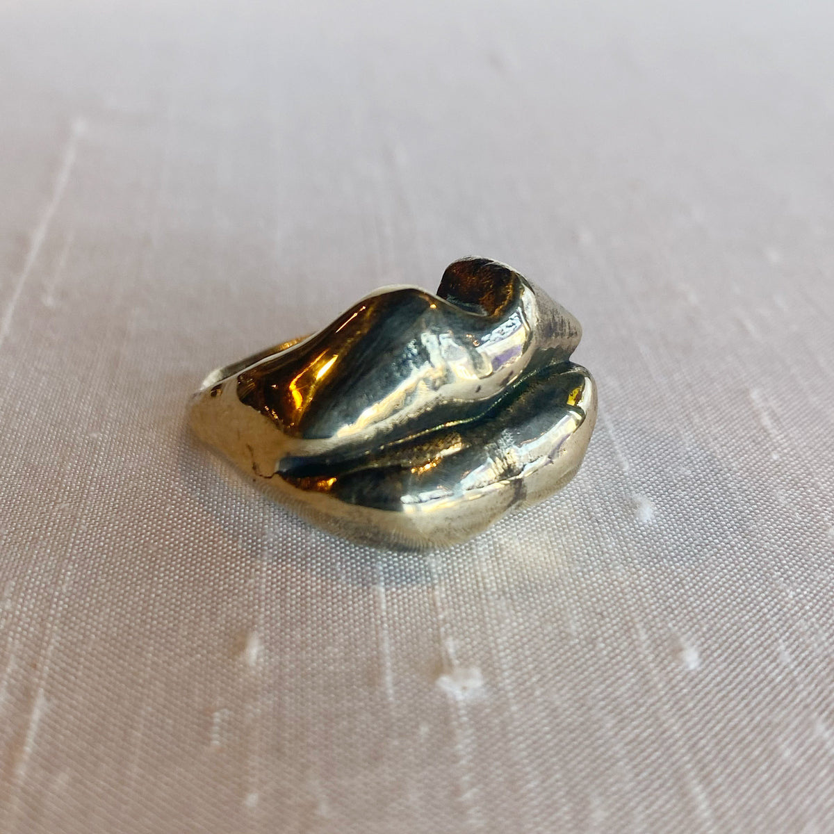Kiss (the ring)